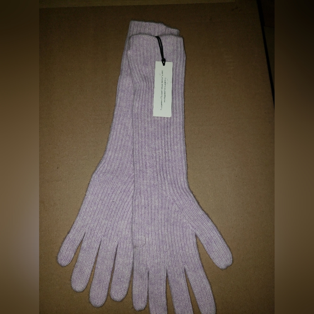 Elegant Lavender Knit Gloves
